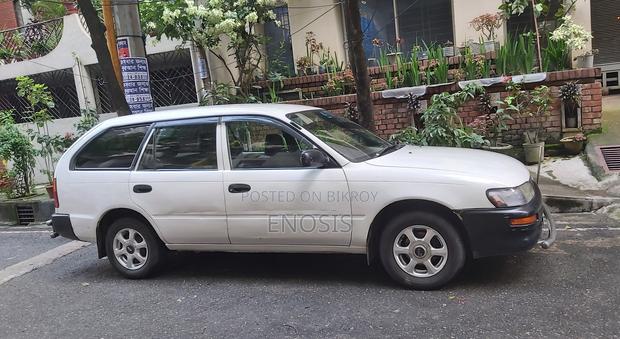 Toyota Corolla 2002 White