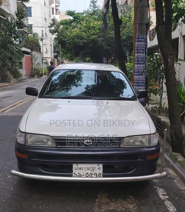 Toyota Corolla 2002 White