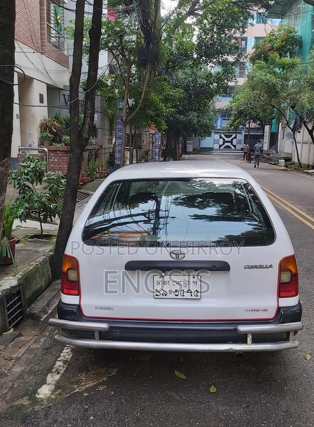 Toyota Corolla 2002 White