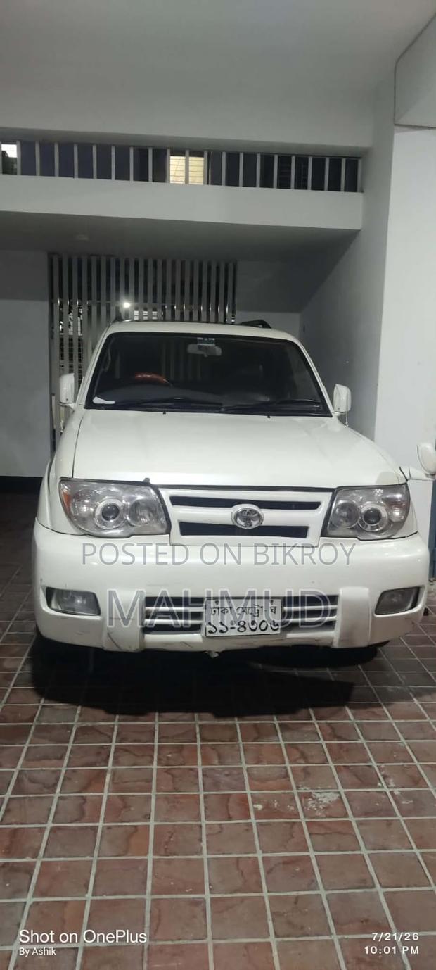 Toyota Hilux 1999 White