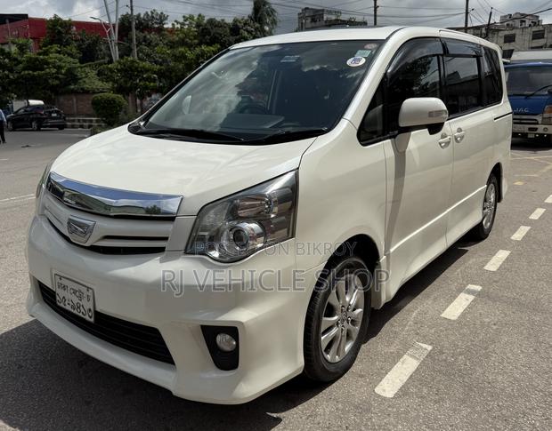 Toyota Noah 2.0 158hp FWD (7 Seater) 2011 Pearl