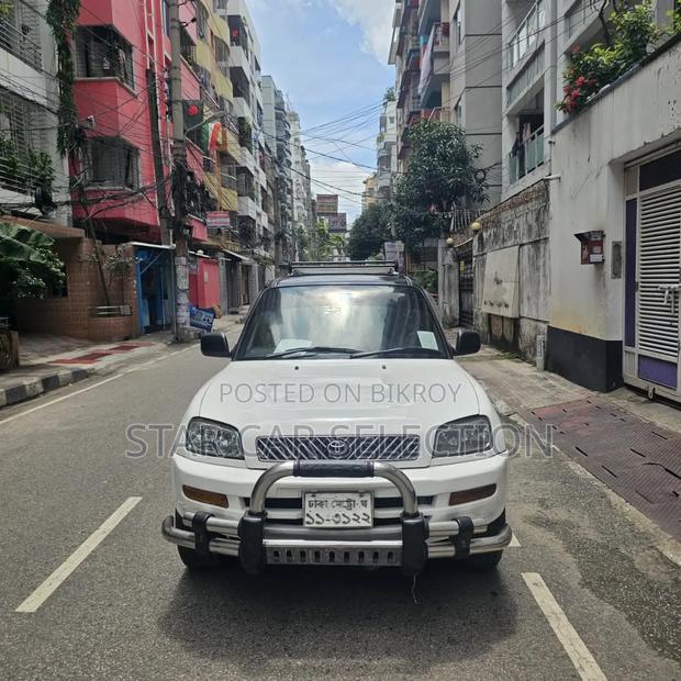 Toyota RAV4 1995 White