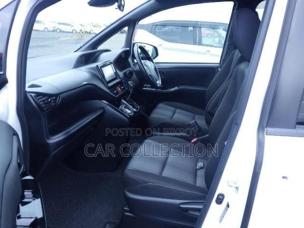 Toyota Noah 2.0 AWD (8 Seater) 2021 Pearl