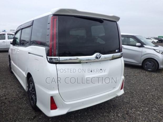 Toyota Noah 2.0 AWD (8 Seater) 2021 Pearl