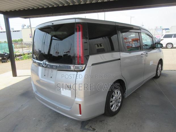 Toyota Noah 2021 Silver