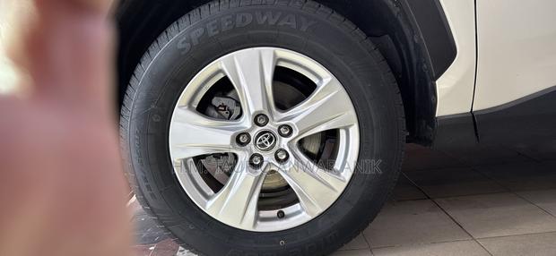 Toyota RAV4 XLE Premium AWD 2020 White