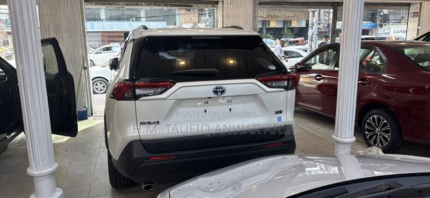 Toyota RAV4 XLE Premium AWD 2020 White
