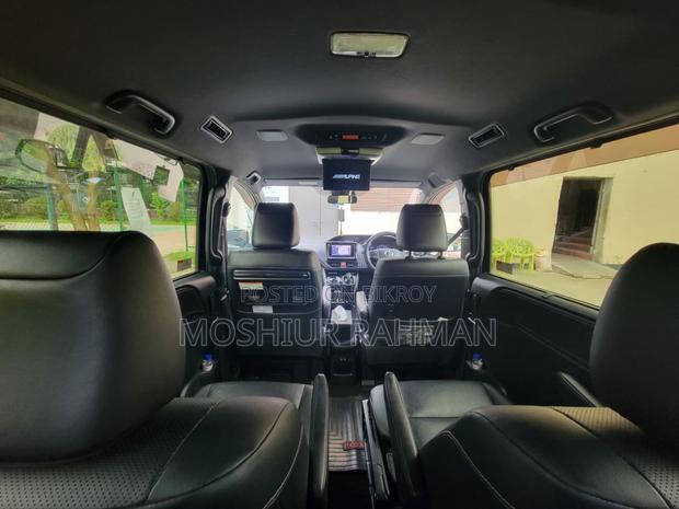 Toyota Esquire 1.8 FWD Hybrid (7 seater) 2018 Black