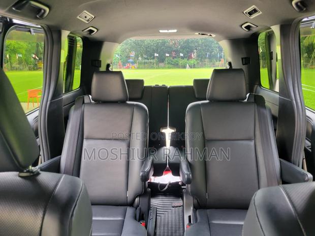 Toyota Esquire 1.8 FWD Hybrid (7 seater) 2018 Black