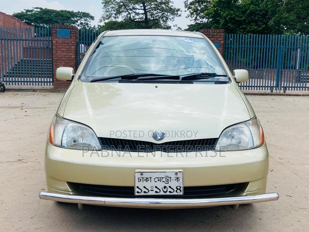 Toyota Platz 2000 Gold