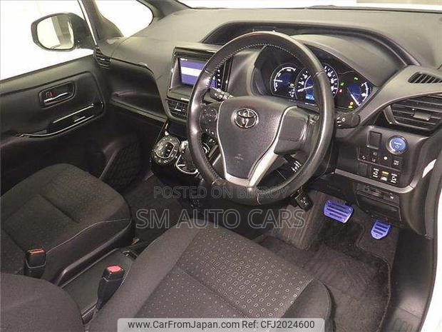 Toyota Noah 2021 Pearl