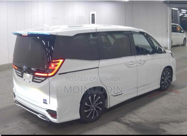 Toyota Noah 2023 Pearl