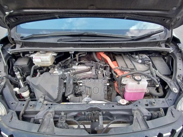 Toyota Esquire 1.8 FWD Hybrid (7 Seater) 2021 Black