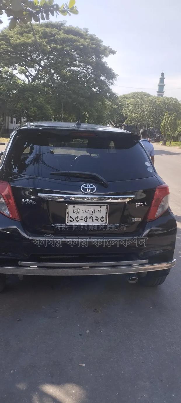Toyota Vitz 2012 Black