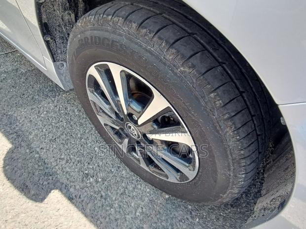 Toyota Esquire 2021 Silver