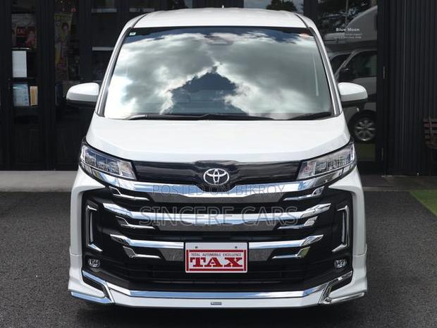 Toyota Noah 2023 Pearl