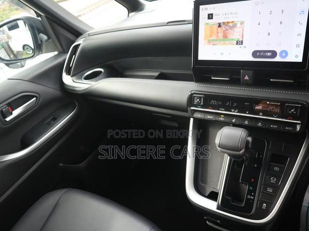Toyota Noah 2023 Pearl