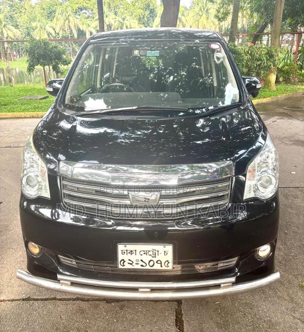 Toyota Noah 2013 Black
