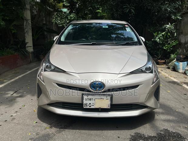 Toyota Prius 4dr Hatchback (1.8L 4cyl Gas/Electric Hybrid CVT) 2016