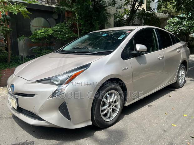 Toyota Prius 4dr Hatchback (1.8L 4cyl Gas/Electric Hybrid CVT) 2016