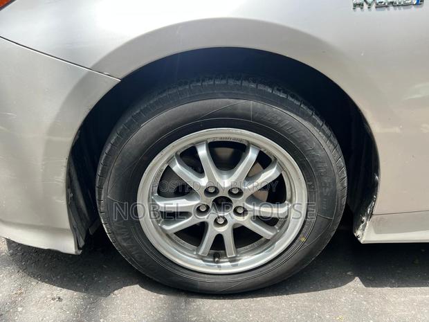 Toyota Prius 4dr Hatchback (1.8L 4cyl Gas/Electric Hybrid CVT) 2016