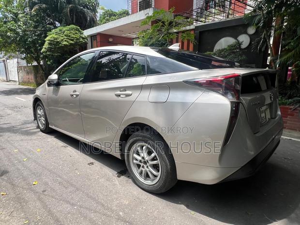 Toyota Prius 4dr Hatchback (1.8L 4cyl Gas/Electric Hybrid CVT) 2016