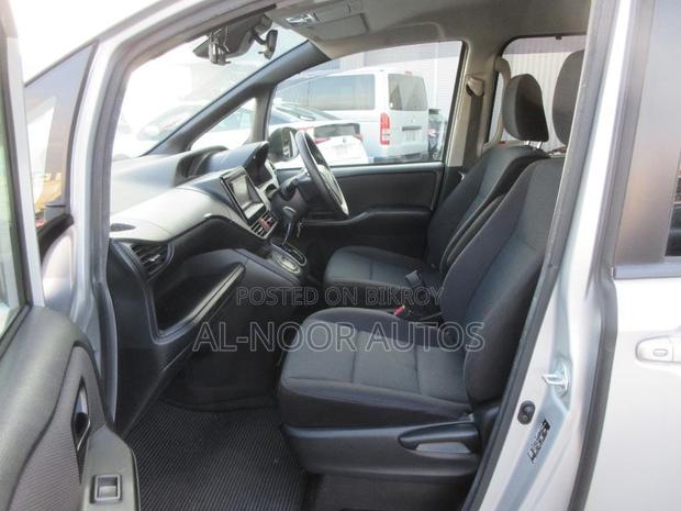 Toyota Noah 2021 Silver