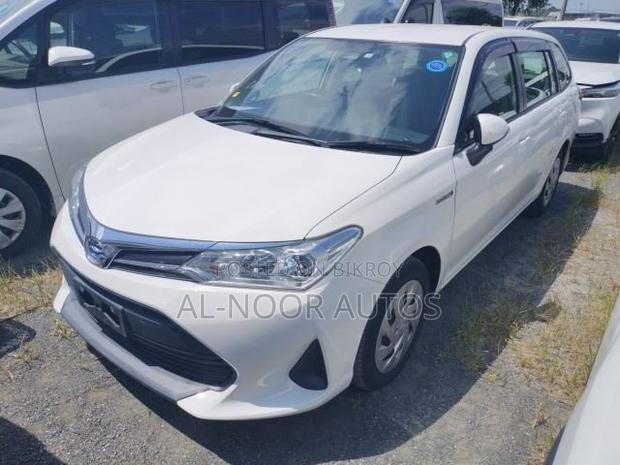 Toyota Corolla Fielder 1.5 Hybrid FWD 2021 White