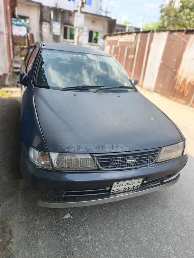 Nissan Sunny 1995 Blue