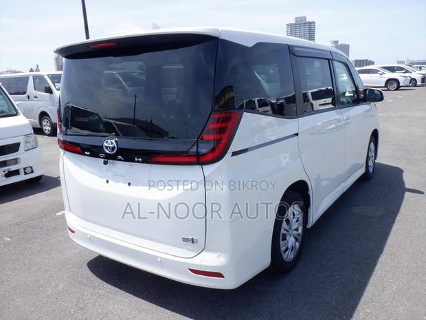 Toyota Noah 2022 Pearl
