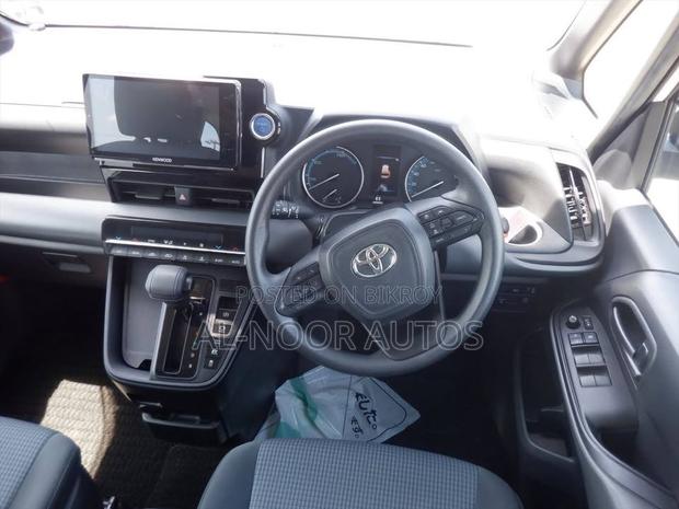 Toyota Noah 2022 Pearl