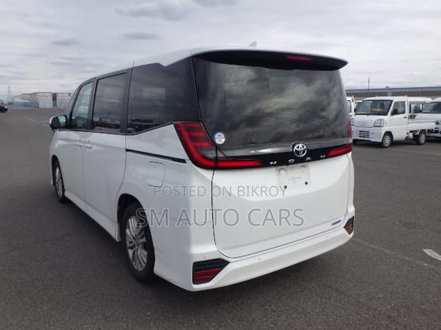 Toyota Noah 2022 Pearl