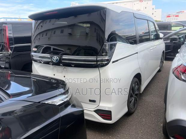 Toyota Voxy Hybrid S-G 2WD 8-Seater 2022 Pearl