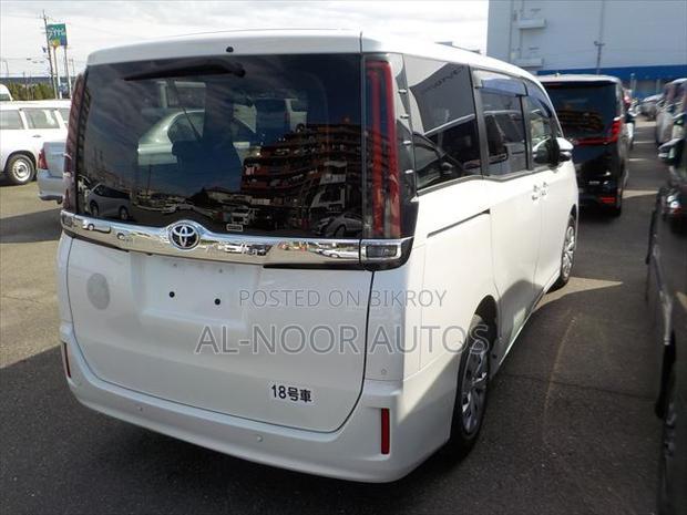 Toyota Noah 2.0 FWD (8 Seater) 2021 Pearl