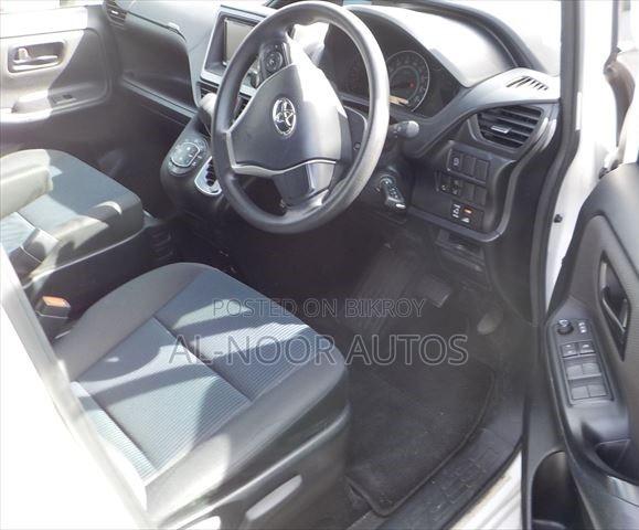 Toyota Noah 2.0 FWD (8 Seater) 2021 Pearl