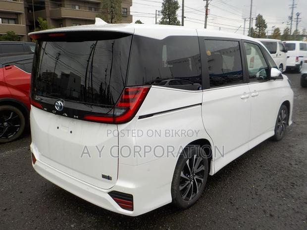 Toyota Noah 2023 Pearl