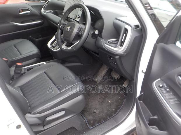 Toyota Noah 2023 Pearl