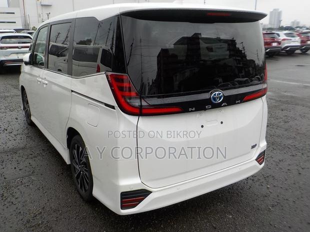 Toyota Noah 2023 Pearl