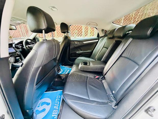 Honda Civic 2018 Pearl