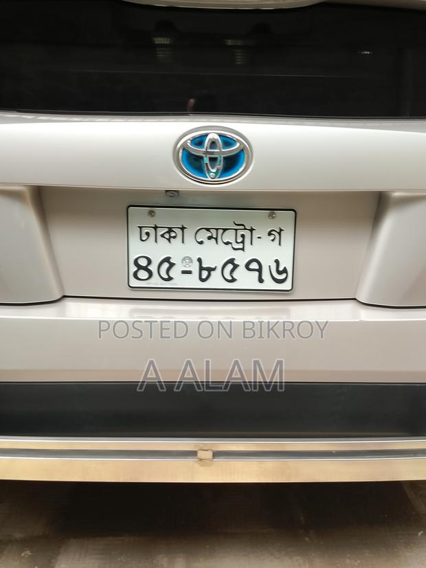 Toyota Prius 4dr Hatchback (1.8L 4cyl gas/electric hybrid CVT) 2016