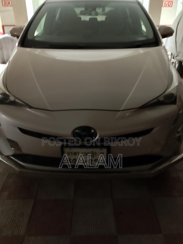 Toyota Prius 4dr Hatchback (1.8L 4cyl gas/electric hybrid CVT) 2016