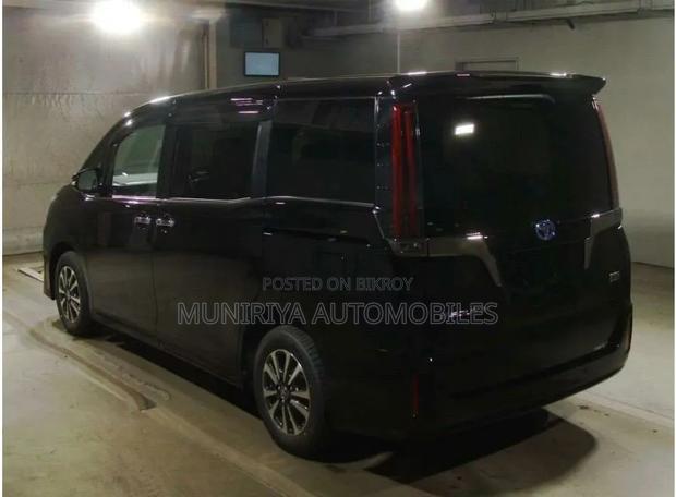 Toyota Esquire 1.8 FWD Hybrid (7 seater) 2021 Black