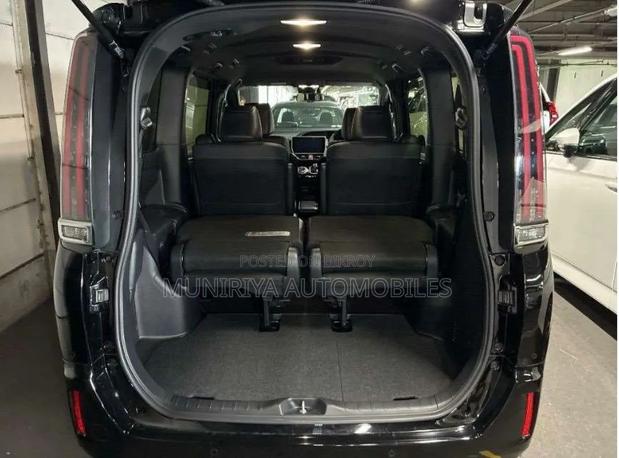 Toyota Esquire 1.8 FWD Hybrid (7 seater) 2021 Black
