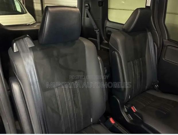 Toyota Esquire 1.8 FWD Hybrid (7 seater) 2021 Black