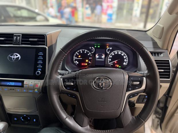 Toyota Land Cruiser Prado 2.7 2022 Pearl