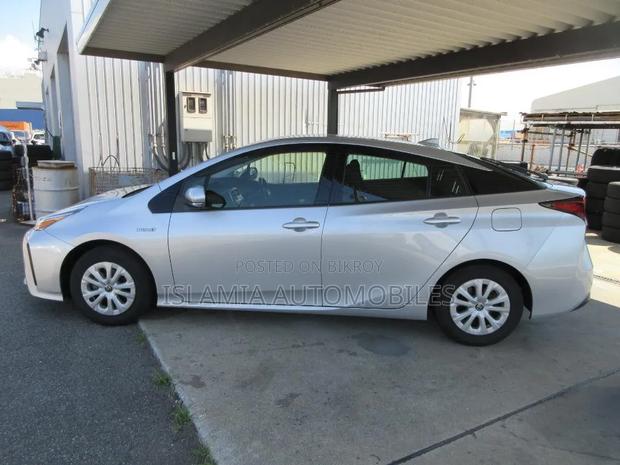 Toyota Prius 2021 Silver