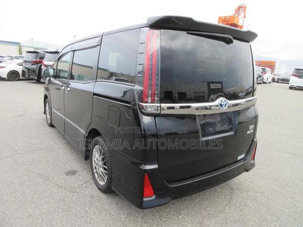 Toyota Noah 2021 Black
