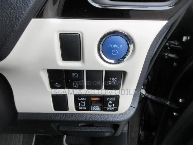 Toyota Noah 2021 Black