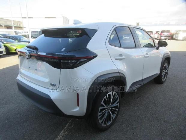 Toyota Yaris 2021 Pearl