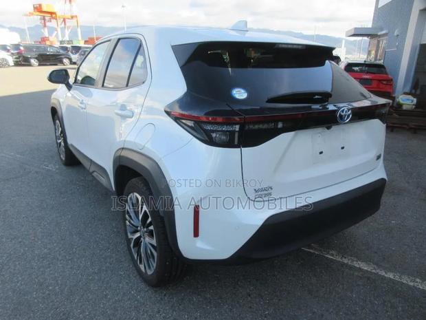 Toyota Yaris 2021 Pearl